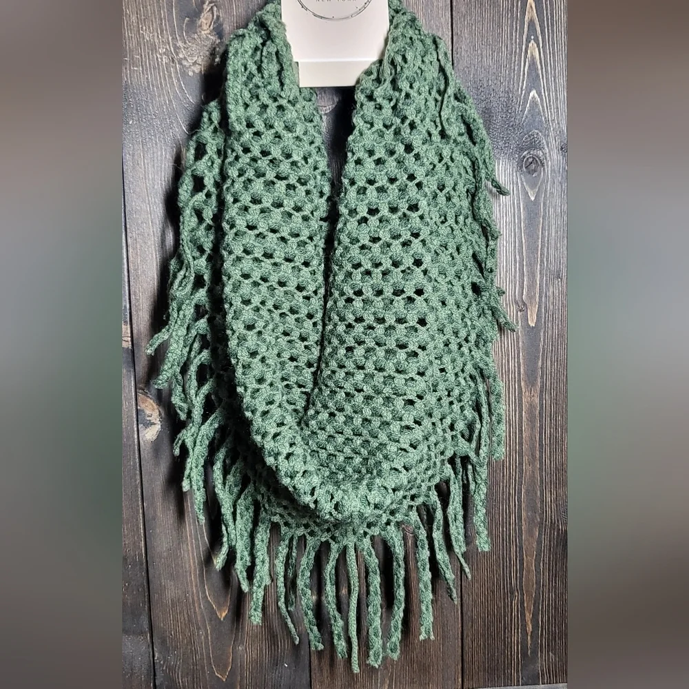 NWT Green Soft fringed cowl scarves with a western flare